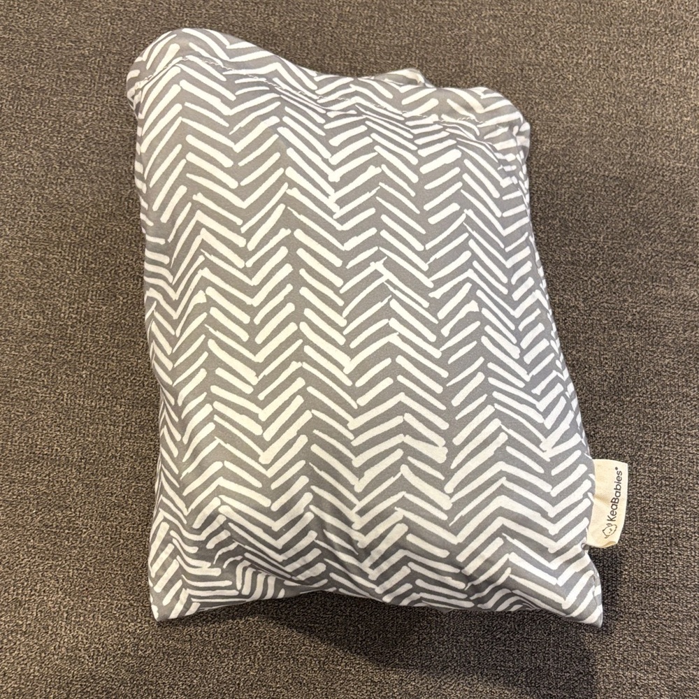 NWOT - KeaBabies Nursing/ Car Seat Cover